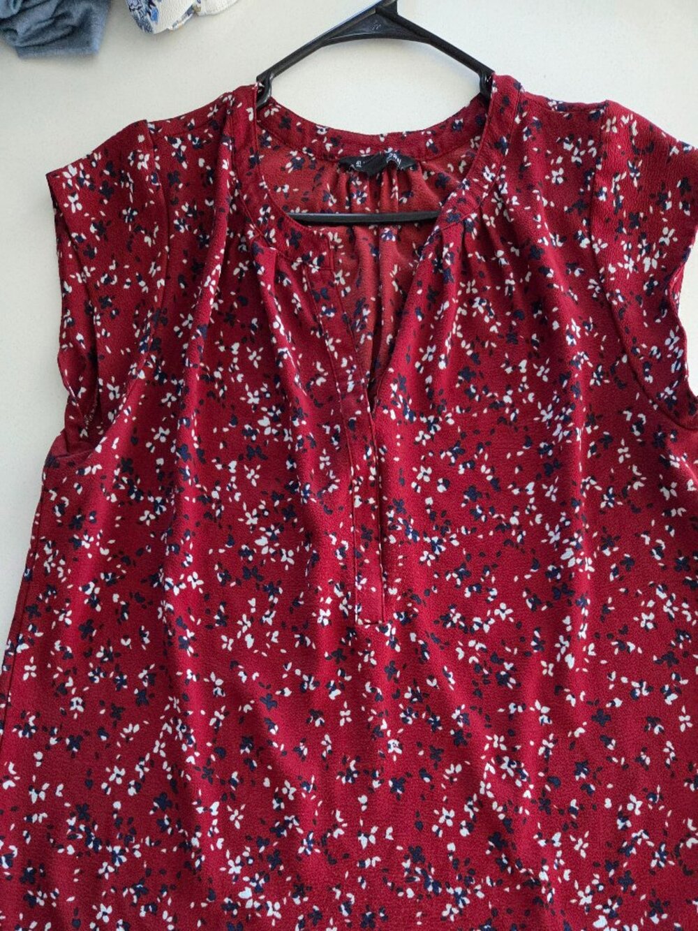 41 Hawthorn L Red Floral Sleeveless V Neck Blouse Stitch Fix